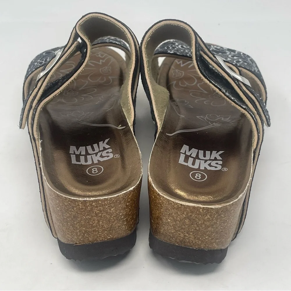 Muk Luks Emery Wedge Sandals Womens 8 Metallic Silver Floral Cork Slip On